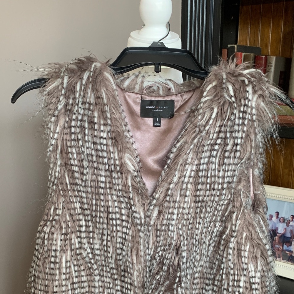 Romeo & Juliet Couture Faux Fur Vest in Brown, Gray Black and Cream
